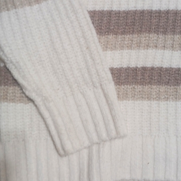 Old Navy Sweater - Picture 5 of 10